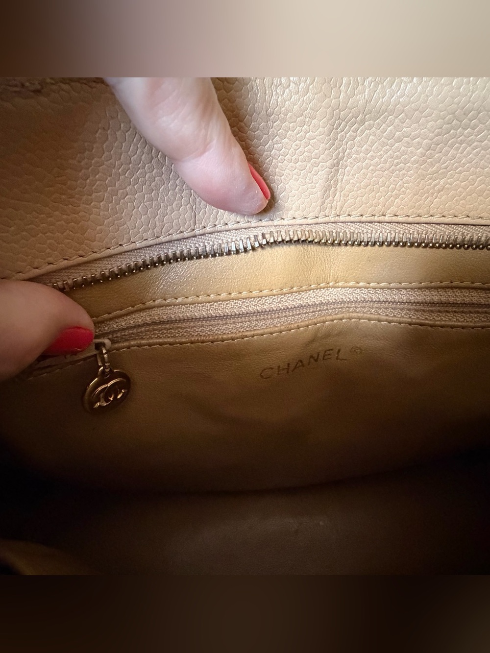 CHANEL Medallion Caviar Leather Tote Bag Large CC Logo - Picture 16 of 16